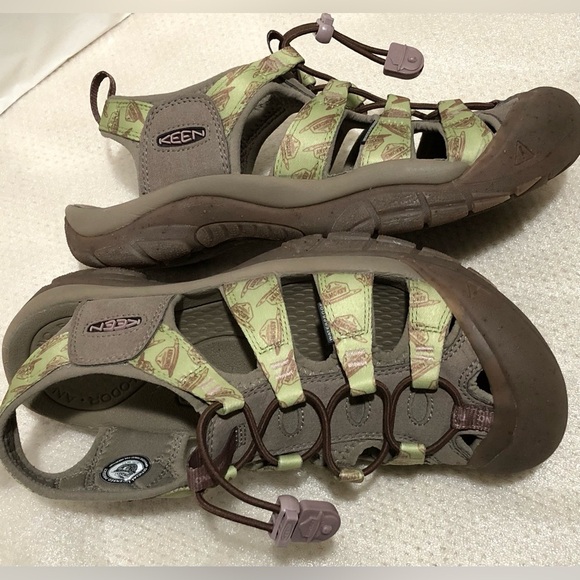 Keen Women’s size 10 Water Sandals Newport Closed Toe Smokey Bear - Picture 10 of 11